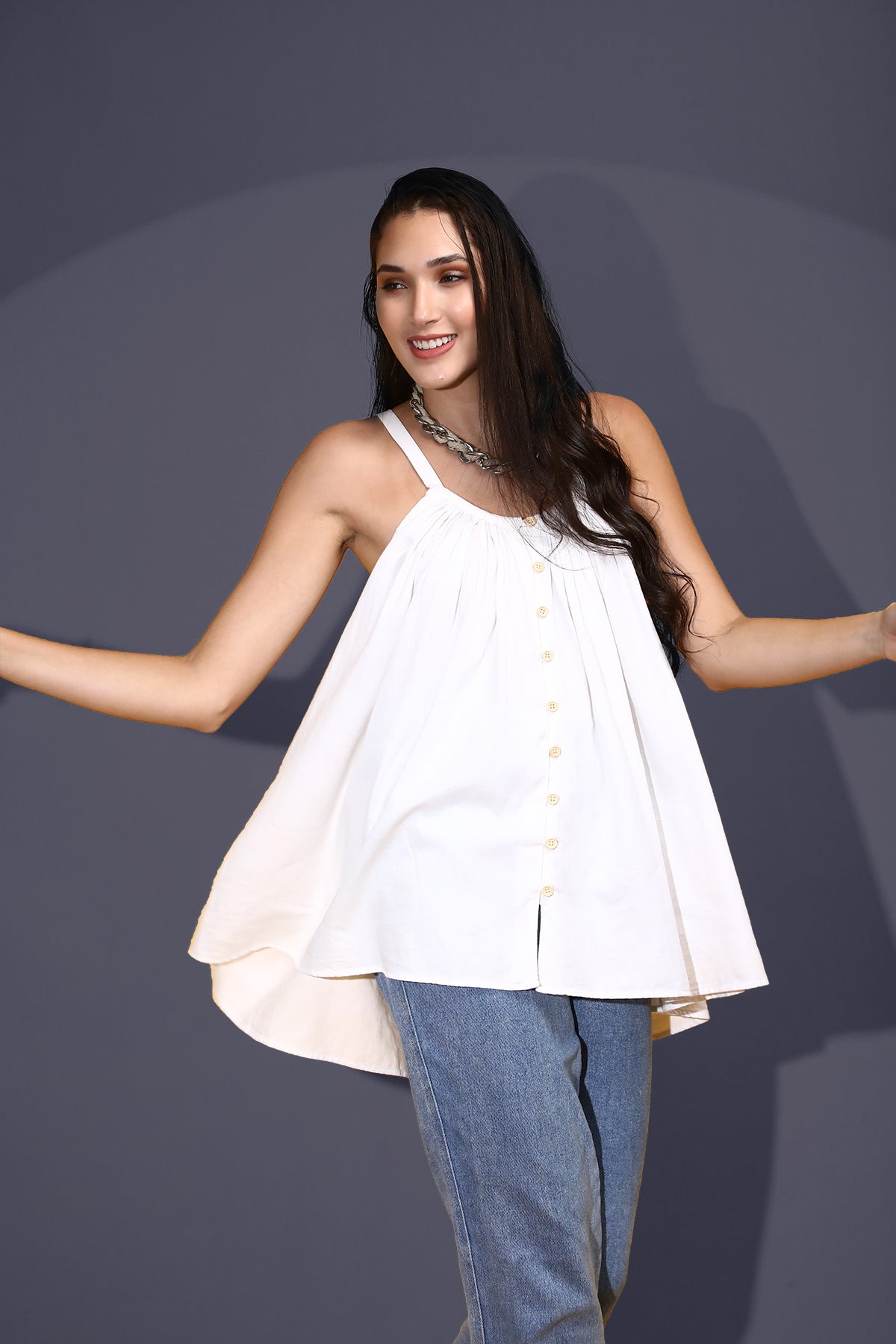 Gorgeous 100% cotton organic cotton white flare super top